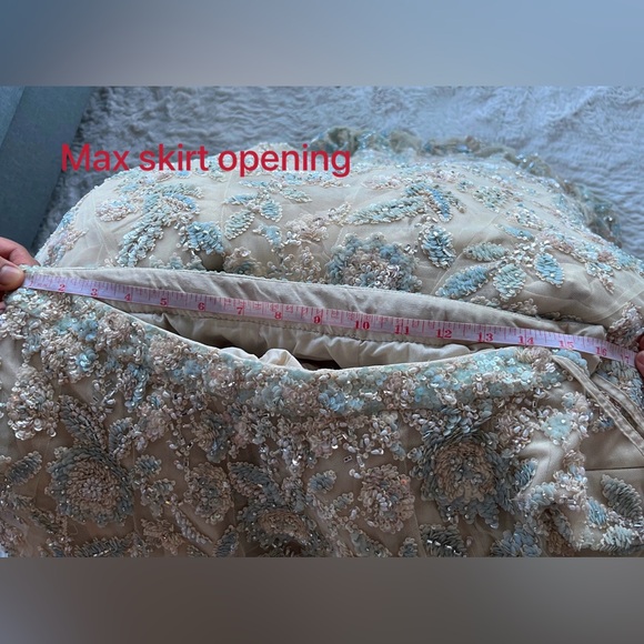 Gorgeous Bridal Lehenga with Dupatta - Picture 6 of 7